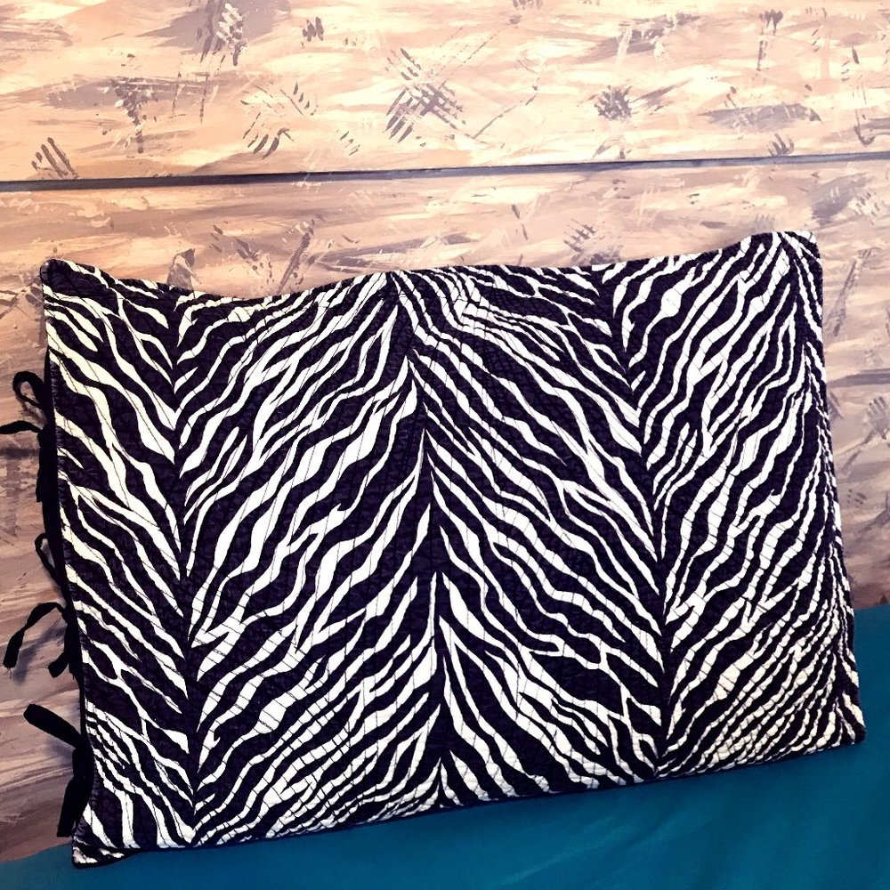 Set of 2 Quilted Sham Zebra Standard Pillowcases